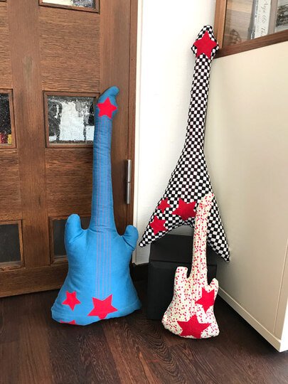 Nähgitarre ~ Gitarre nähen ~ Schnittmuster und Nähanleitung