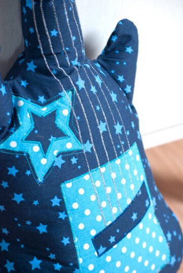 Nähgitarre ~ Gitarre nähen ~ Schnittmuster und Nähanleitung