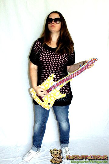 Nähgitarre ~ Gitarre nähen ~ Schnittmuster und Nähanleitung