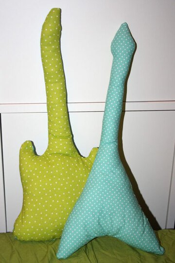 Nähgitarre ~ Gitarre nähen ~ Schnittmuster und Nähanleitung