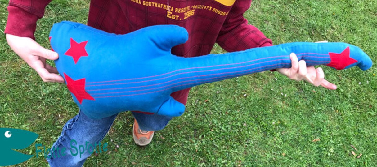 Nähgitarre ~ Gitarre nähen ~ Schnittmuster und Nähanleitung