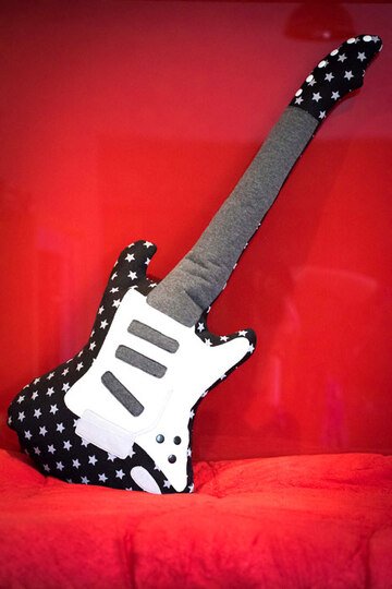 Nähgitarre ~ Gitarre nähen ~ Schnittmuster und Nähanleitung