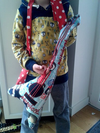 Nähgitarre ~ Gitarre nähen ~ Schnittmuster und Nähanleitung