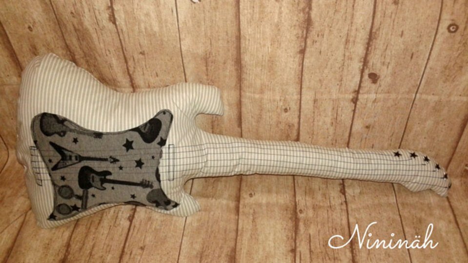 Nähgitarre ~ Gitarre nähen ~ Schnittmuster und Nähanleitung