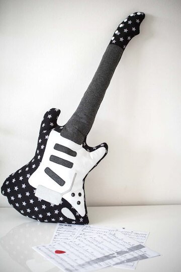 Nähgitarre ~ Gitarre nähen ~ Schnittmuster und Nähanleitung