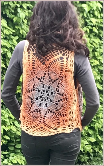 Zipfel-Weste "Blüten-Trio" mit 1 Woolly Hugs BOBBEL häkeln