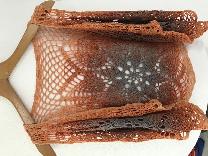 Zipfel-Weste "Blüten-Trio" mit 1 Woolly Hugs BOBBEL häkeln