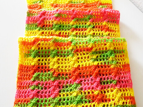 Häkelanleitung für Zopfmusterschal aus Sockenwolle "Fluorescence"