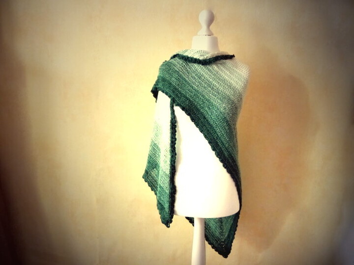 Pattern Triangular Scarf Minto