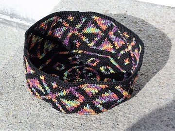Tapestry Schale / Korb schwarz / bunt gehäkelt