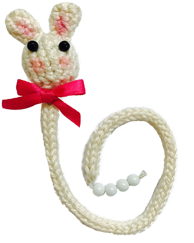 Niedliches gehäkeltes Hase-Lesezeichen mit roter Schleife und Perlenkordel