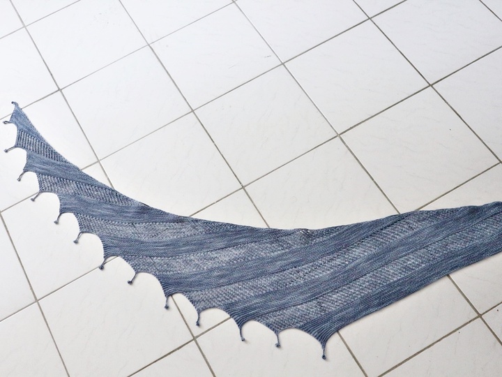 Strickanleitung Tuch Drachenschwanz - einfaches Tuch mit Lochmuster