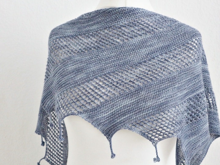 Strickanleitung Tuch Drachenschwanz - einfaches Tuch mit Lochmuster