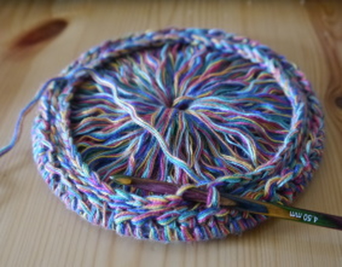 Crocheted coaster in Bosnian style