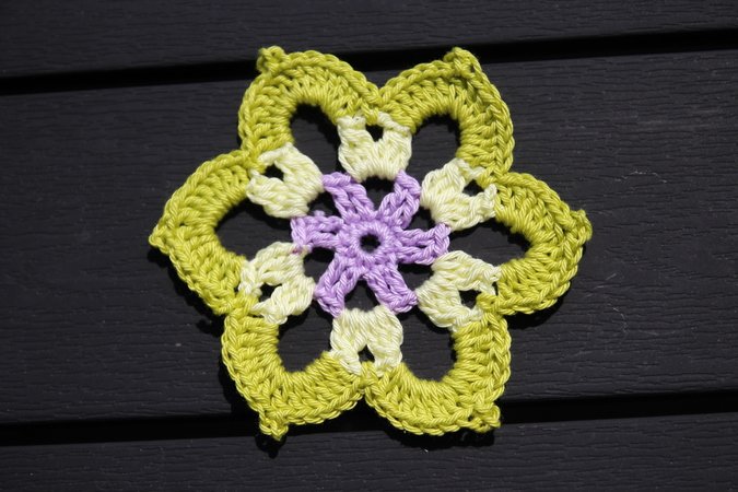 crochet pattern saucer, table runner "Mandala"