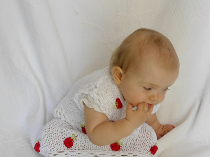 Strickanleitung Kinderkostüm für alle Größen leicht anzupassen Rosentraum