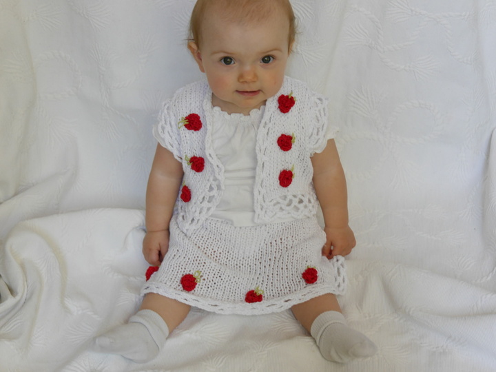 Strickanleitung Kinderkostüm für alle Größen leicht anzupassen Rosentraum