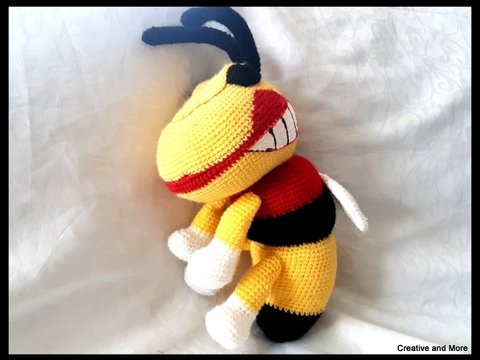 Häkelanleitung Verrückte Hornisse (35 cm lang)