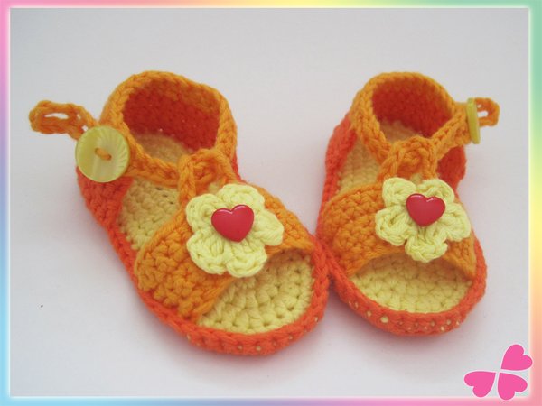 Häkelanleitung: Baby Sandalen mit Blume (Frühchen bis 1 Jahr)