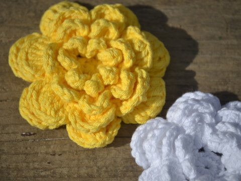 - FLOWER POWER - Häkelblüte zum anstecken, nähen und dekorieren