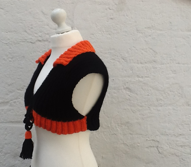 Oberteil LUNA mit Häkelquaste