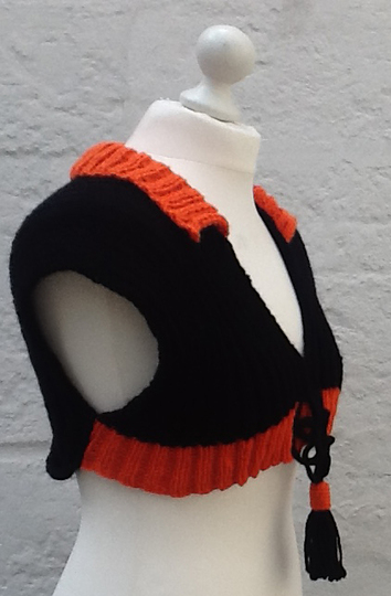 Oberteil LUNA mit Häkelquaste