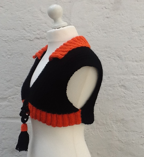 Oberteil LUNA mit Häkelquaste