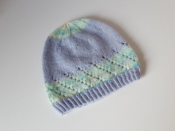 Strickanleitung Baby-Set, Baby-Söckchen und Babymütze mit Lochmuster, ca. 2 - 6 Monate