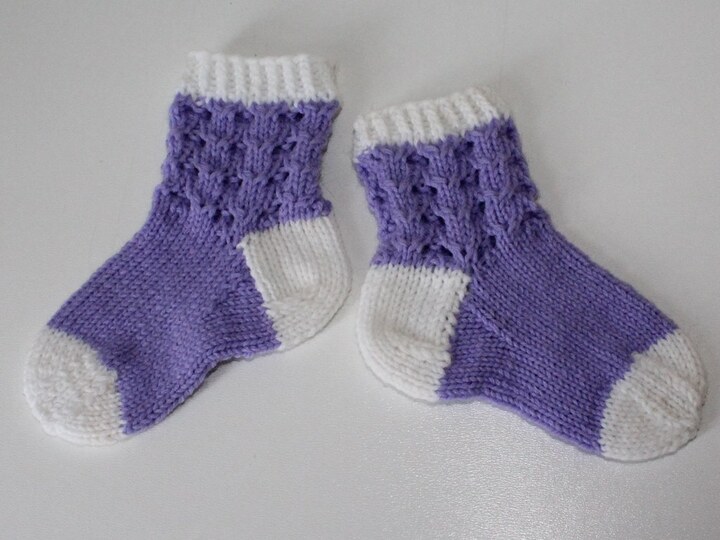 Strickanleitung Baby-Set, Baby-Söckchen und Babymütze, Ajour, ca. 3 - 8 Monate