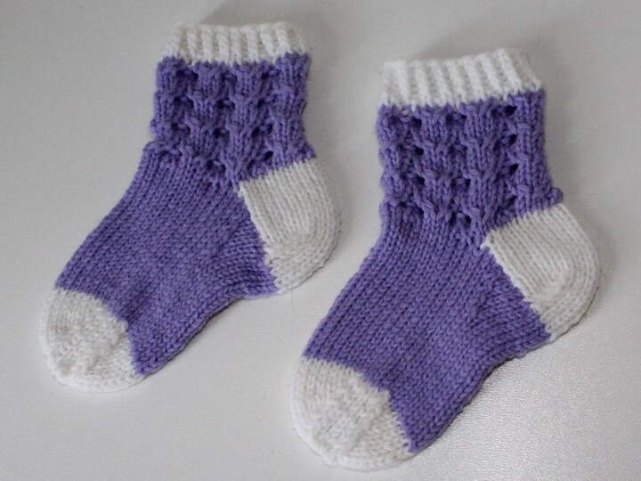 Strickanleitung Baby-Set, Baby-Söckchen und Babymütze, Ajour, ca. 3 - 8 Monate