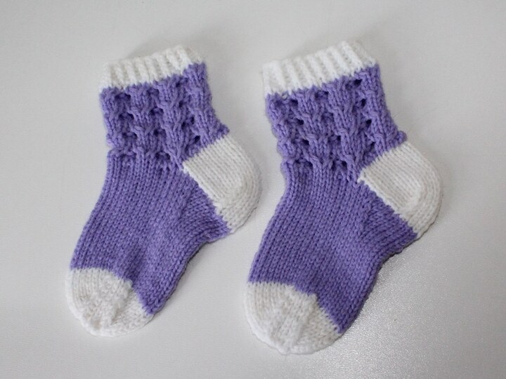 Strickanleitung Baby-Set, Baby-Söckchen und Babymütze, Ajour, ca. 3 - 8 Monate