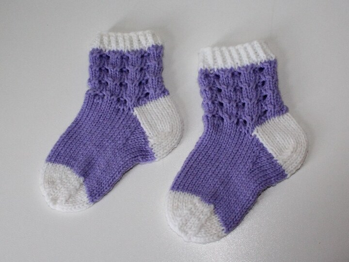 Strickanleitung Baby-Set, Baby-Söckchen und Babymütze, Ajour, ca. 3 - 8 Monate