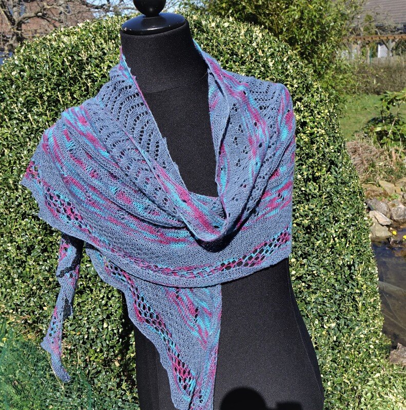 Gestrickter leichter Laceschal Sommerzauber