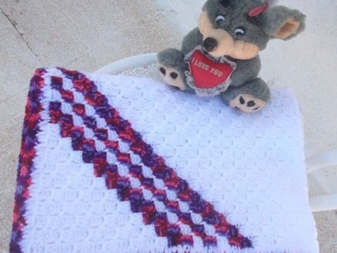 Häkelanleitung Babydecke weiß-bunt