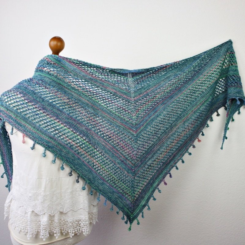 Knitting Pattern Triangle Shawl Fringes – Easy Lace Shawl with Bobble Edge - Image 12