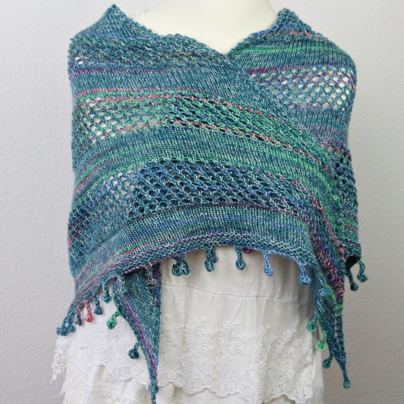 Strickanleitung Dreieckstuch Fringes mit Lochmuster Anfängerfreundlich - Bild 6