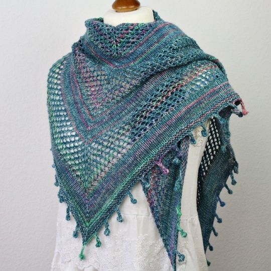 Strickanleitung Dreieckstuch Fringes mit Lochmuster Anfängerfreundlich