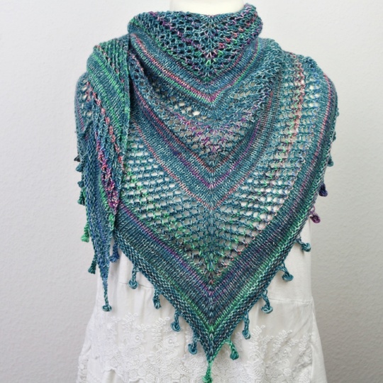 Strickanleitung Dreieckstuch Fringes mit Lochmuster Anfängerfreundlich