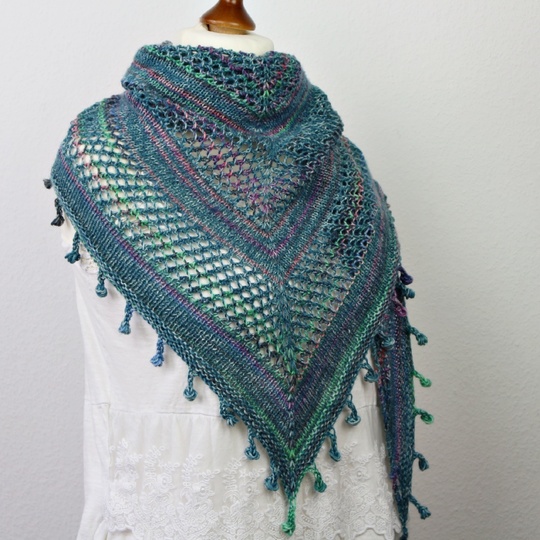 Strickanleitung Dreieckstuch Fringes mit Lochmuster Anfängerfreundlich