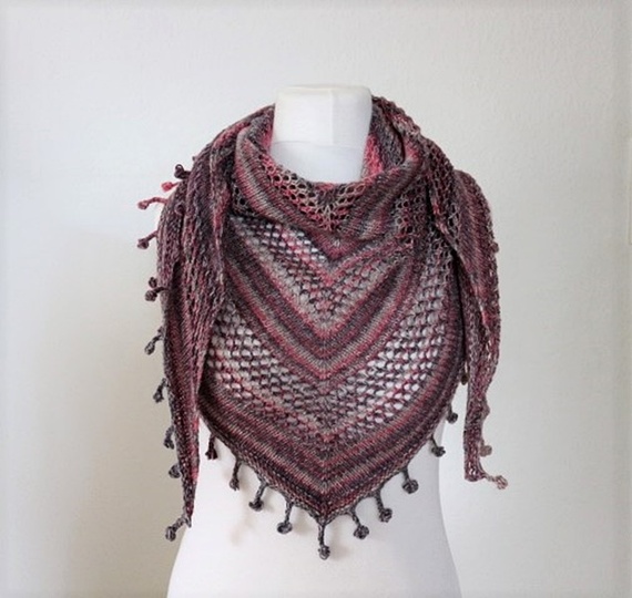 Strickanleitung Dreieckstuch Fringes mit Lochmuster Anfängerfreundlich