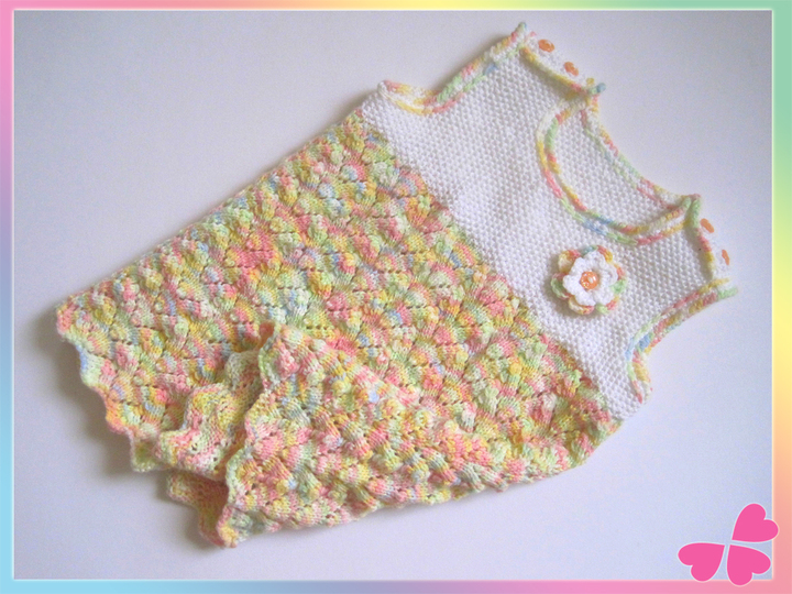 Strickanleitung: Kleidchen mit Häkelblume (4 Größen: 1 bis 7 Jahre)