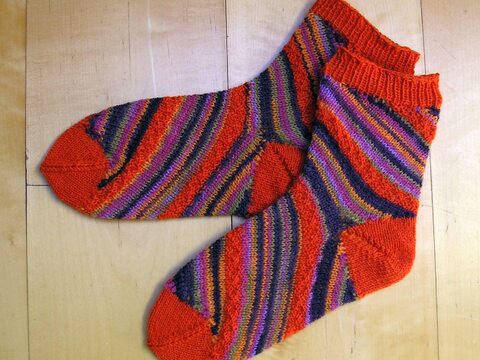 Strickanleitung Socken "Diagonale Streifen"