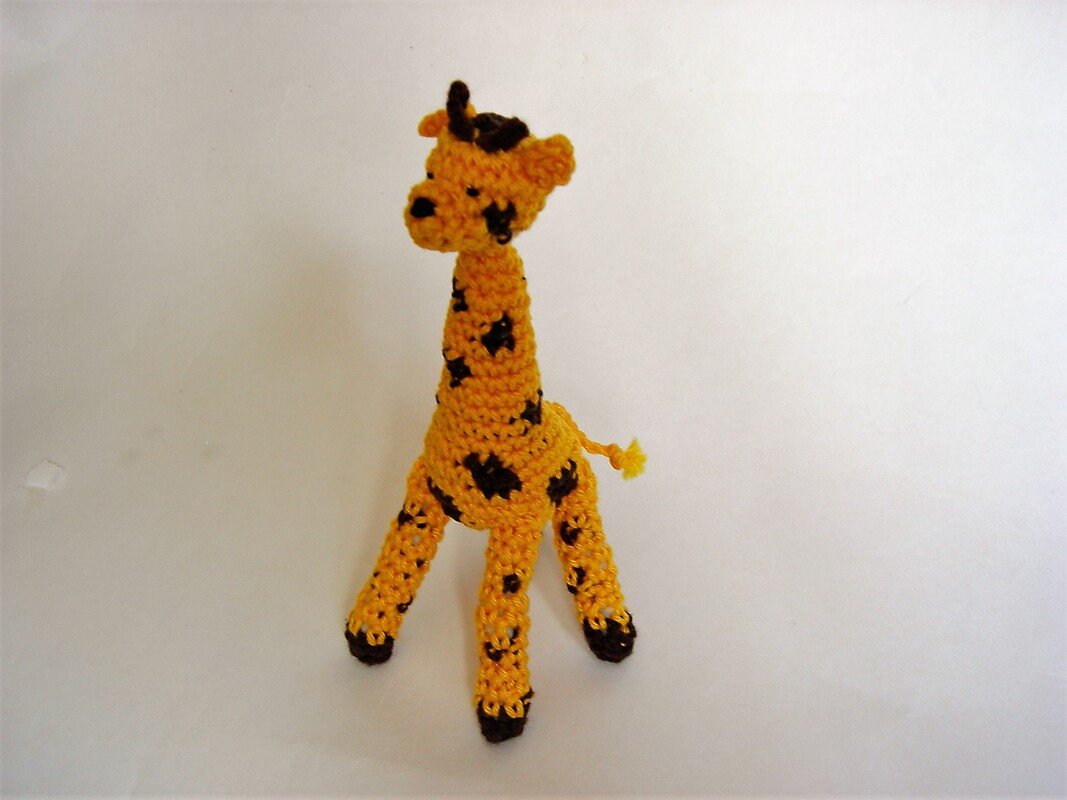 Häkelanleitung kleine Giraffe Luise (Schlüsselanhänger, Taschenbaumler, Glücksbringer)