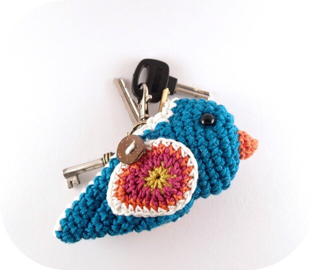 Häkelanleitung Schlüsselanhänger "Schlüsselspatz" (Taschenbaumler / Etui)
