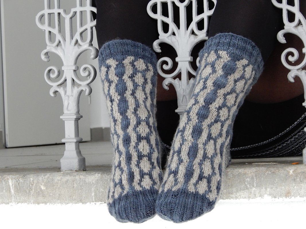Strickanleitung für Socken "Moonlit Rivers"