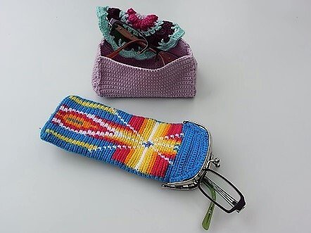 Brillen Etui Granny und Tapestry, gehäkelt