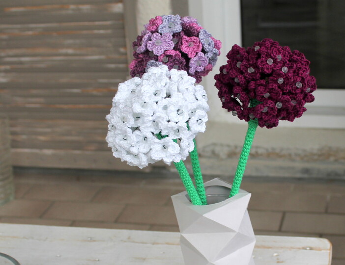 Crochet an Allium – Giant Blossom Balls for Vase and Decor (EN & DE)