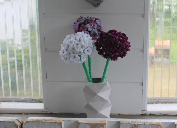 Crochet an Allium – Giant Blossom Balls for Vase and Decor (EN & DE)