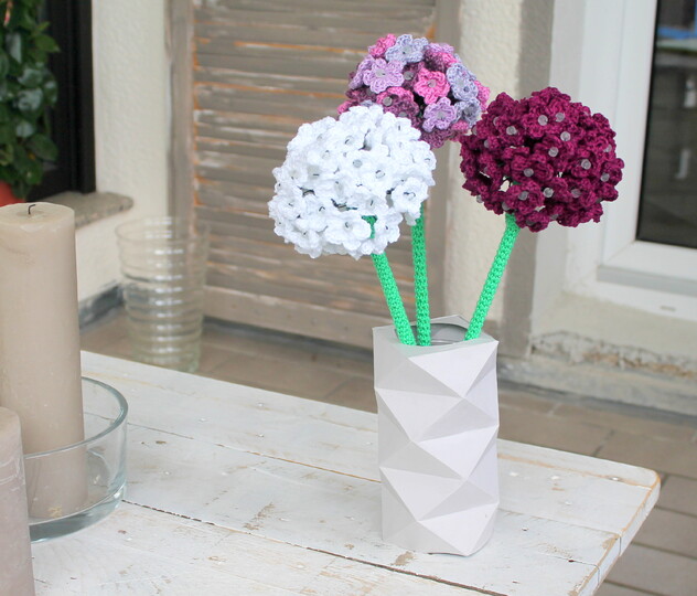 Crochet an Allium – Giant Blossom Balls for Vase and Decor (EN & DE)