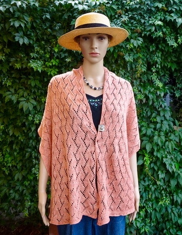 Gestrickter Schal und Stola Diamant